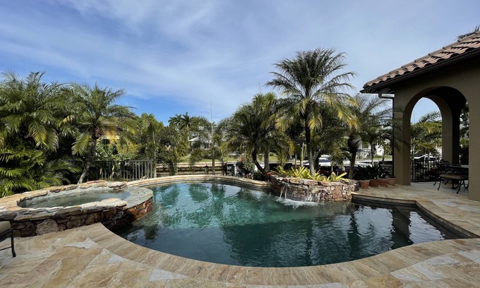 Aqualane Shores House | Winter 2026 available! 30 night minimum. 50 grand per month, inclusive. Book now