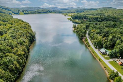 Alpine Lake House | Wintervue-beautiful home at Alpine Lake