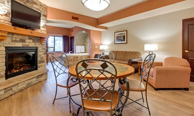 Wisconsin Dells Condo | Wisconsin Dells Resort Condo w/2 Fireplaces