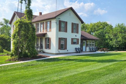 Monroe House | Wisconsin Farmhouse Stay UTV, Boat, Snowmobile!