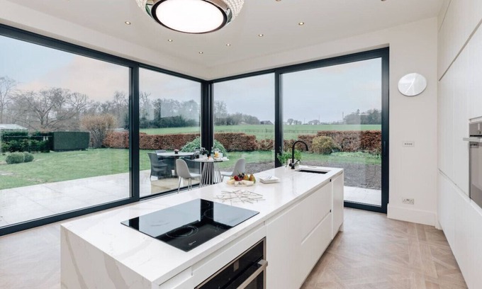 Medmenham House | Wisteria House - Sleeps 10