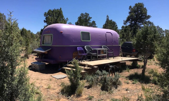 Monticello Cabin | With its retro style and playful color scheme, this unit offers a fun and comfortable escape.