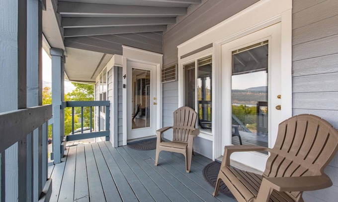 Hood River Condo | Within minutes to Downtown, breweries and waterfront!