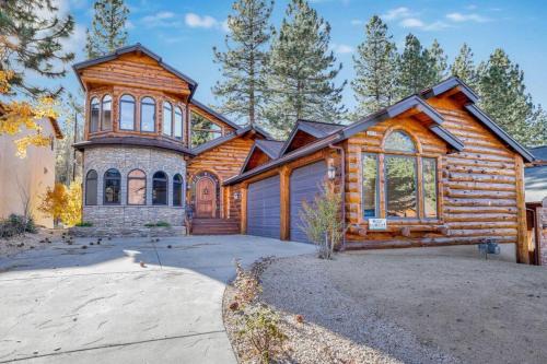 Big Bear Lake House | Wolf Creek Castle at Bear Mountain~ Hot Tub~ Games