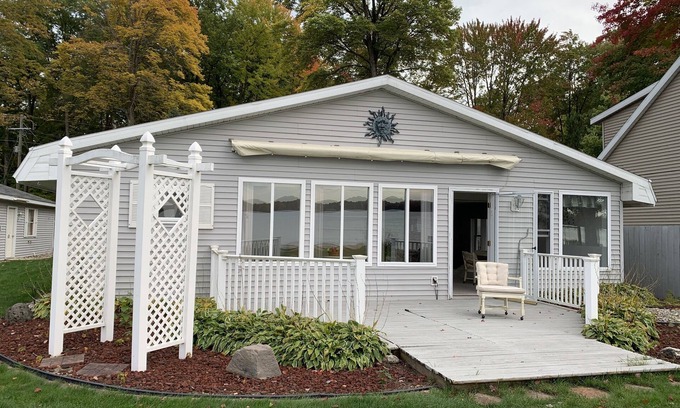 Baldwin House | Wolf Lake Betty is resting for 2026.