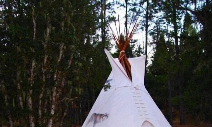 Cave Junction Apartment | Wolf Tipi -is a 16' camping tipi with padded cots - Sleeps up to 5 - Bring your own sleeping bags!