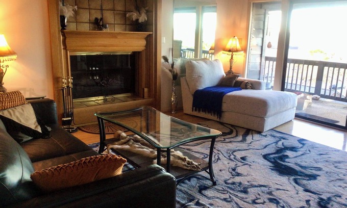 Lake Hamilton Condo | WON’T DISAPPOINT! KING/2TWIN— ExoticDecor/Stellar Lake/Mountain Views