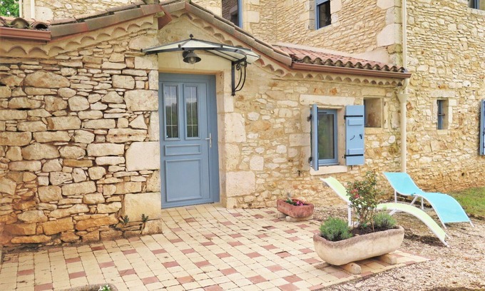 Blanquefort-sur-Briolance House | Wonderful villa for 4 guests with WIFI, TV, terrace, pets allowed and panoramic view