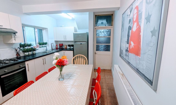 Harringay House | Wonderful 6 king bed 2.5 bath Victorian home with character in central London