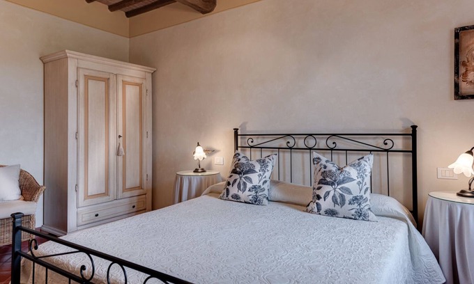 Casole d'Elsa Apartment | Wonderful apartment in a Tuscan farmhouse with swimming pool and panoramic terrace