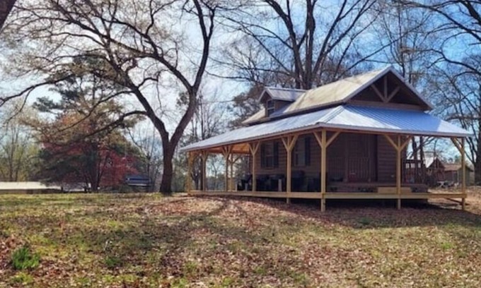Clarksville Cabin | Wonderful cabin with WiFi and AC in marvelous Clarksville