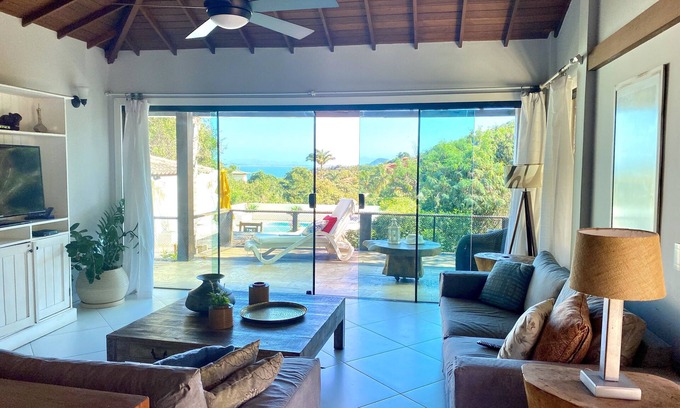 Joao Fernandes Villa | Wonderful House with 7 Suites 400 meters from Joao Fernandes Beach