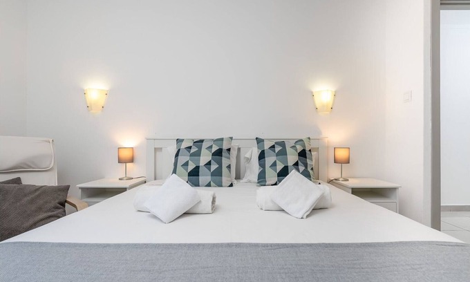 Praia da Rocha Apartment | Wonderful Praia da Rocha Flat by LovelyStay