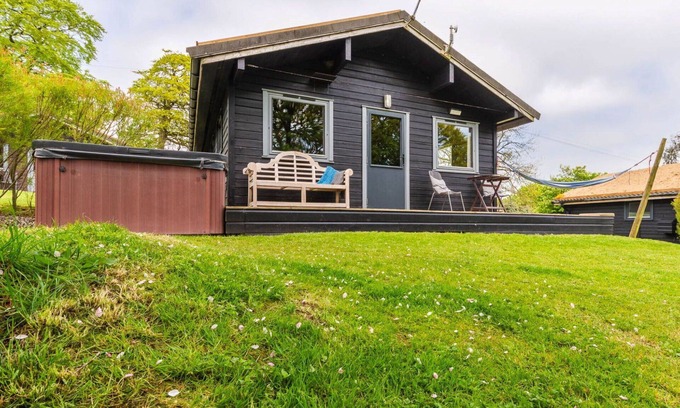 Brazzacott House | Wonderful private villa with WIFI, hot tub, TV, terrace, pets allowed and panoramic view