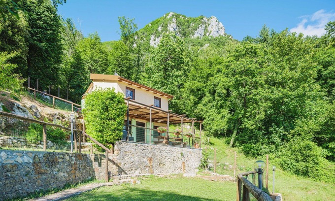 Stazzema House | Wonderful private villa for 4 guests with WIFI, TV, terrace and pets allowed