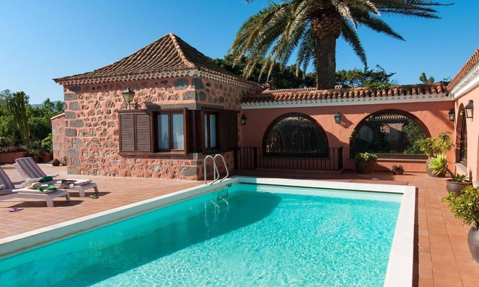Santa Brigida House | Wonderful private villa for 10 guests with private pool and TV