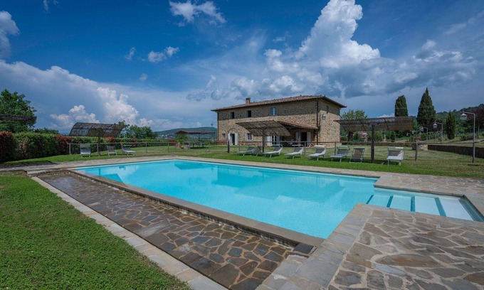 Badia Agnano Villa | Wonderful private villa with A/C, internet, private pool, patio, pets allowed and panoramic view