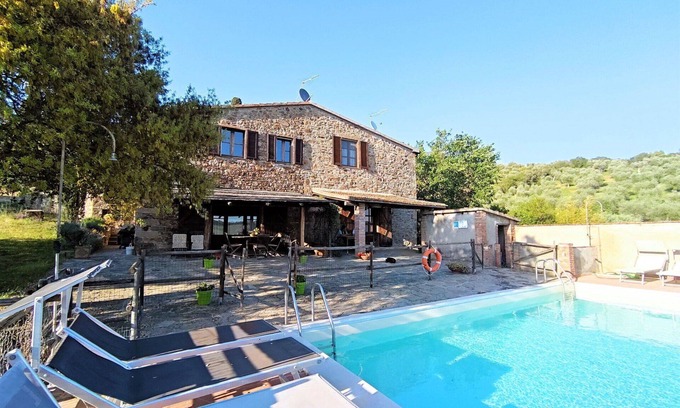 Campagnatico Villa | Wonderful private villa for 12 people with private pool, A/C, WIFI, TV, patio and panoramic view