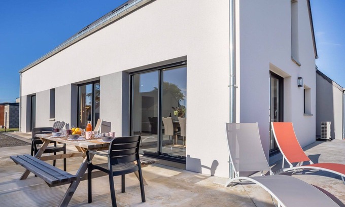 Bolleville House | Wonderful private villa for 10 guests with WIFI, TV, terrace and pets allowed