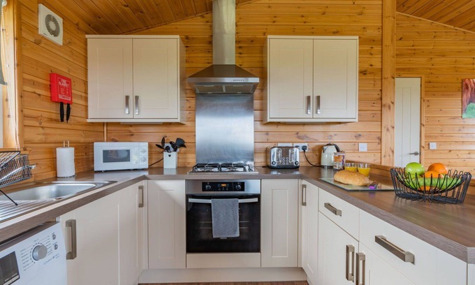 Kinross House | Wonderful private villa for 6 people with WIFI, TV, balcony, pets allowed and parking