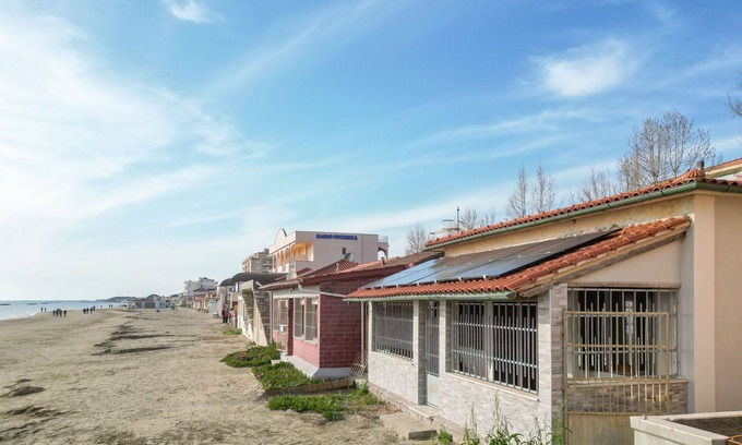 Follonica House | Wonderful private villa for 6 people with WIFI, A/C, balcony and pets allowed