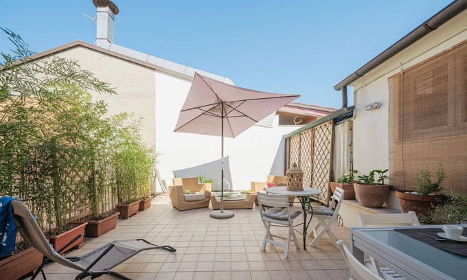 Viareggio House | Wonderful private villa for 8 guests with A/C, TV and patio