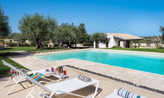 Rosolini Villa | Wonderful private villa for 10 guests with private pool, WIFI, A/C, TV, patio and parking