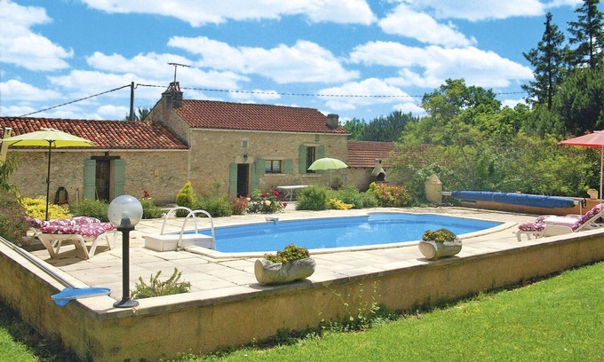 Blanquefort-sur-Briolance Villa | Wonderful private villa with WIFI, A/C, private pool, TV, terrace, pets allowed and parking
