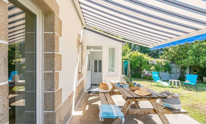 Audierne House | Wonderful private villa for 6 people with WIFI, TV, terrace and pets allowed