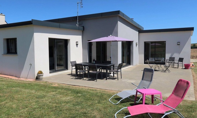 Treflez House | Wonderful private villa for 6 guests with WIFI, TV, terrace and parking