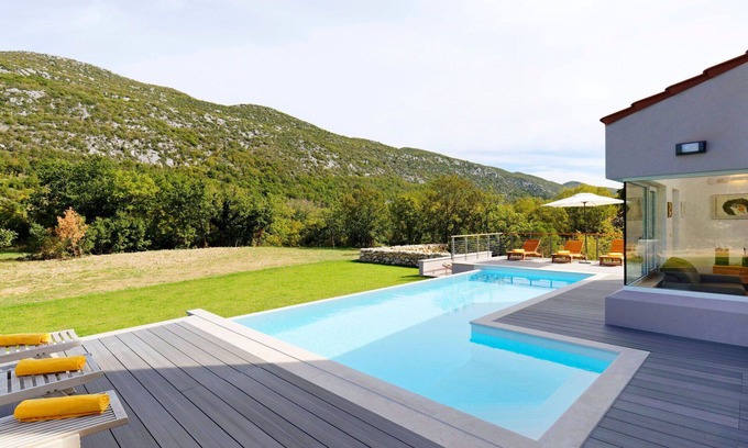 Tucepi House | Wonderful private villa for 8 people with WIFI, private pool, A/C, TV and terrace
