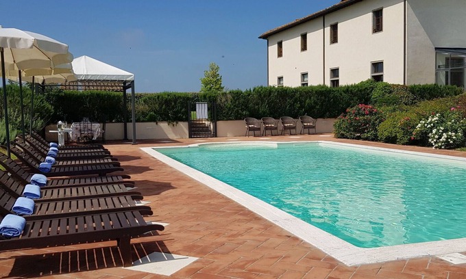 Le Piazze Villa | Wonderful private villa with hot tub, private pool, sauna, WIFI, A/C, TV, patio, close to Cortona