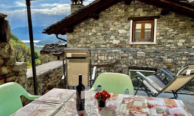 Verceia House | Wonderful private villa for 3 people with WIFI, TV, terrace and pets allowed