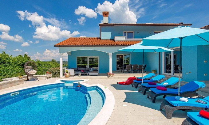 Rogocana House | Wonderful private villa for 8 guests with WIFI, private pool, A/C, TV and patio