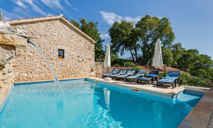 Stankovci House | Wonderful private villa for 8 guests with A/C, private pool, WIFI, TV, patio and parking