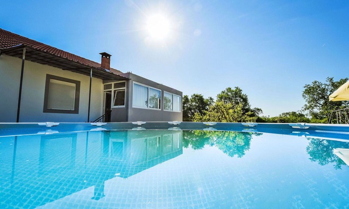 Tinj House | Wonderful private villa for 8 people with A/C, private pool, WIFI, TV, terrace and parking