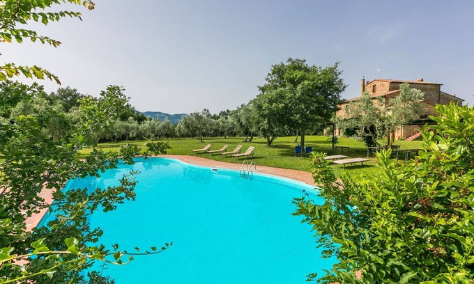 Sorano House | Wonderful private villa for 22 people with WIFI, private pool, patio, pets allowed and parking