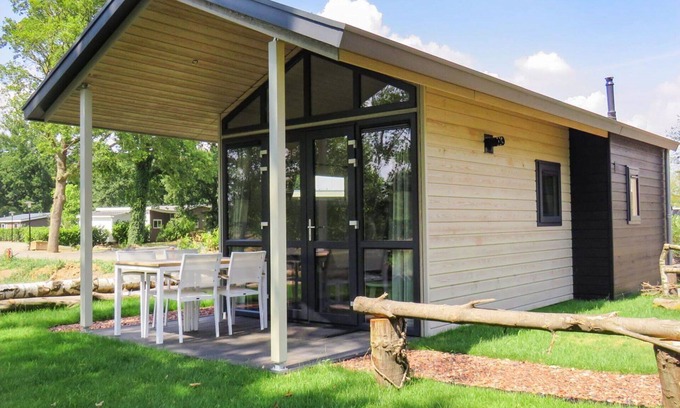 Susteren House | Wonderful private villa for 4 people with WIFI, pool, TV, terrace and parking