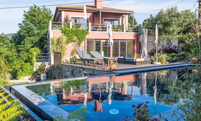 Ponte de Lima Villa | Wonderful private villa for 12 people with private pool, WIFI, TV and patio