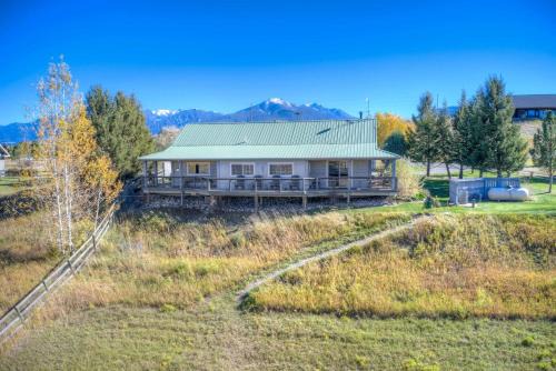 Livingston House | Wonderful River Cottage with Great Hiking Trails in Montana