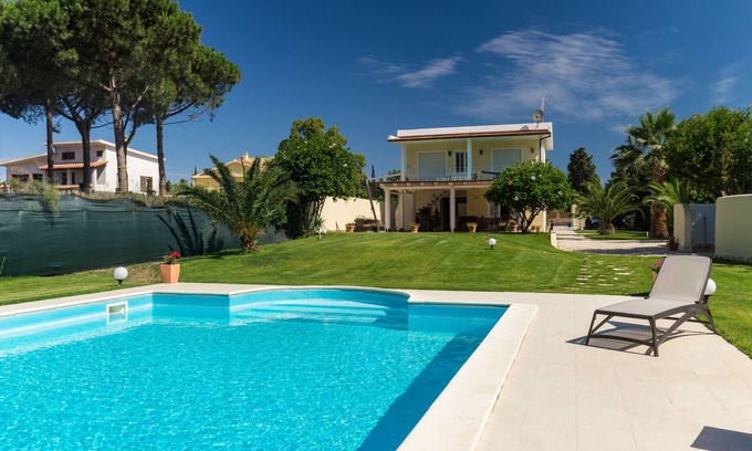 Capitana Villa | Wonderful villa with swimming pool by the sea