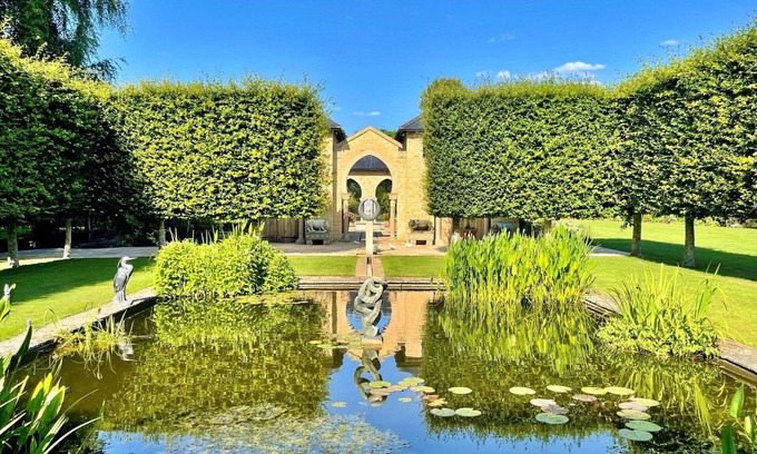 Kingham House | Wonderful villa for 6 guests with WIFI, pool