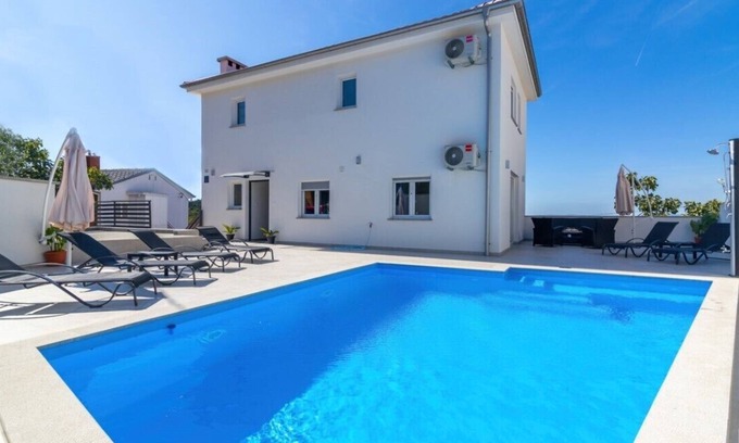 Donji Zagon Villa | Wonderful villa with heated pool near Novi Vinodolski