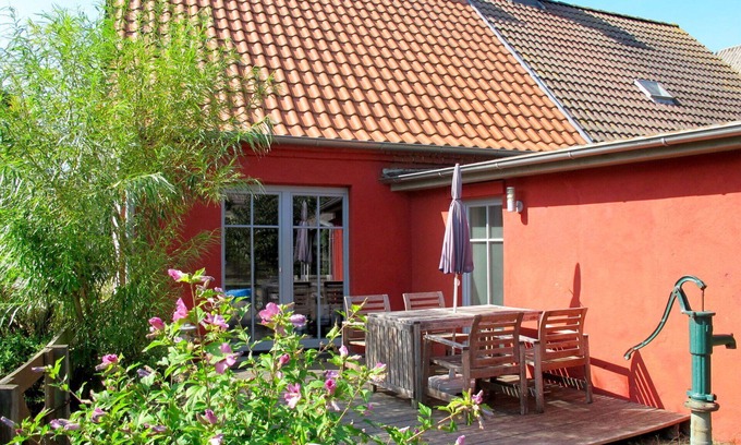 Leopoldshagen House | Wonderful villa for 5 guests with TV, terrace, pets allowed and parking