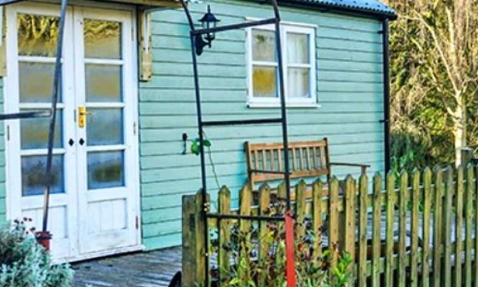 Coalbrookdale House | Wonderful villa for 2 guests with WIFI, pets allowed and parking