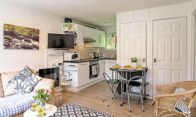 St Teath House | Wonderful villa for 4 guests with WIFI and parking