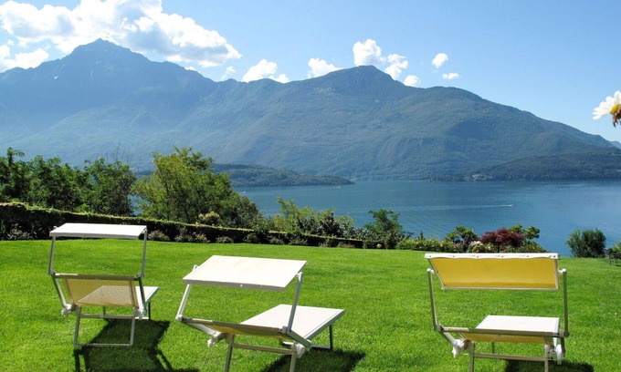 Domaso House | Wonderful villa for 4 guests with A/C, hot tub, WIFI, TV, terrace and pets allowed