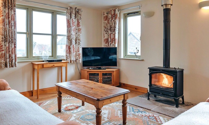 Craven Arms House | Wonderful villa for 4 people with WIFI, pool and terrace