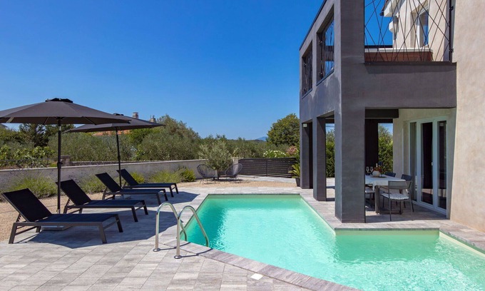 Sveti Ivan Dobrinjski House | Wonderful villa for 5 guests with A/C, WIFI, hot tub, private pool, TV, terrace and pets allowed