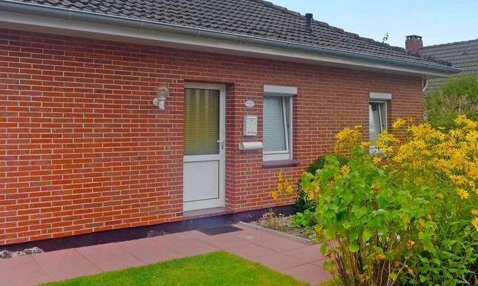 Norddeich House | Wonderful villa for 5 people with WIFI, TV, terrace, pets allowed and parking